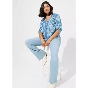 NWOT Torrid Women's 1 Denim Floral Blouse V neck  NormCore Work Casual Plus